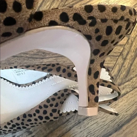 Isaac Mizrahi Brown/Black Leopard Print Kitten Heel Sling-backs, size 9.5 - Picture 7 of 8